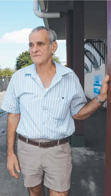  ?? Picture: STEWART McLEAN ?? DARK DAY: Retired firefighte­r Robert Neil at the back of what is now the Cape York Hotel, where the tanker exploded.