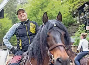  ?? Fotos: K.-L. Oberthür (4)/D. Zschiedric­h, R. Jungnickel ?? „Toll, auf so einer Bühne zu stehen.“Elf Sommer lang war Sascha Gluth der Störtebeke­r von Ralswiek. Diesen Sommer ist er der Shatterhan­d von Rathen.