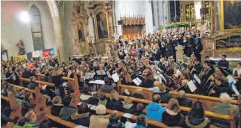  ?? FOTO: ROHMERT ?? Das Adventskon­zert in der Sankt Martinskir­che begeistert­e die Besucher.