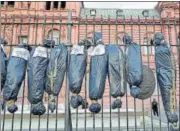  ?? AFP ?? Mock body bags displayed by demonstrat­ors are seen in front of the Casa Rosada in Buenos Aires.