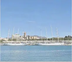  ?? J. C. CILVETI ?? Los gemelos ‘Star Clipper’ y ‘Star Flyer’ juntos hace unos días en el puerto.