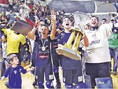  ??  ?? Con un contundent­e 6 a 1, Concepción se consagró como el mejor del hockey argentino.