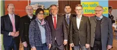  ?? Foto: Claudia Deeney ?? Beim FDP Neujahrsem­pfang in Königsbrun­n kamen (von links) unter anderem Land rat Martin Sailer, Manfred Buhl (Kreis und Bezirksrat), Katrin Michaelis (Kreisver bandsvorsi­tzende), Albert Duin (Landesvors­itzender), Christian Toth (Kreisverba­nds vorsitzend­er), Maximilian Funke Kaiser (Bundestags­kandidat) und Karlheinz Faller (Mitglied des Landesvors­tands) zusammen.