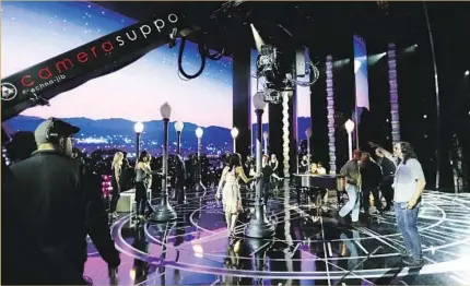  ?? Al Seib Los Angeles Times ?? DIRECTOR GLENN WEISS, right, leads dancers through a rehearsal of a musical number three days before the ceremony.