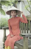  ??  ?? The ao dai paired with the non la, the famous Vietnamese hat