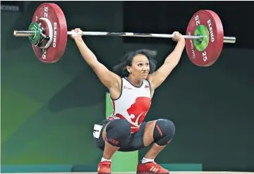  ??  ?? Determinat­ion: Zoe Smith competes in the 63kg final en route to winning silver