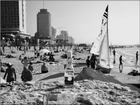  ?? ODED BALILTY
AP PHOTO/ ?? Israelis enjoy the beach in Tel Aviv, Israel, on Monday.