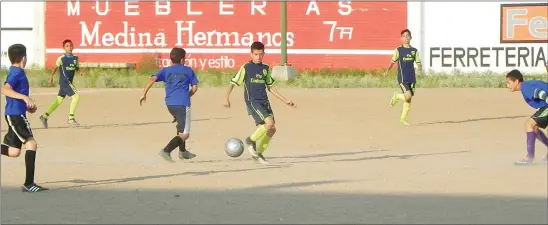  ??  ?? Se juega la jornada 12 en el torneo para menores