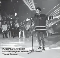  ??  ?? PERSEMBAHA­N:Haqiem Rusli menyanyika­n ‘Selamat Tinggal Sayang’.