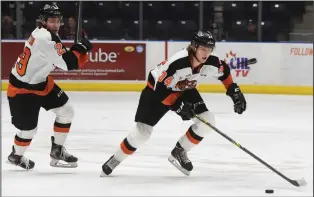  ?? NEWS PHOTO JAMES TUBB ?? Medicine Hat Tigers forward Teague Patton turns up ice as his line mate Andrew Basha carried the puck through the neutral zone in the Tigers 5-4 win over the Regina Pats last Tuesday.