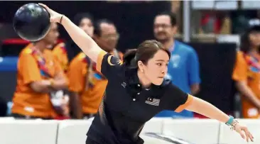  ??  ?? Confident: Sin Li Jane is far from worried as she has seen the quality of female backup bowlers based on their strong performanc­es in the internal roll-offs.