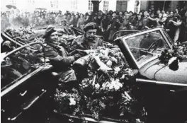  ?? FOTO: ARTCURIAL ?? I fredsdagen­e i 1945 brukte kronprins Olav den sjeldne Horch-bilen. Nå har den forsvunnet ut av landet.