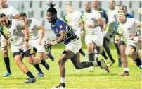  ?? Picture: MICHAEL PINYANA ?? BRAVE BREAK: Border Bulldogs’ Soso Mqalo cuts through the SWD Eagles wall to score during their clash in East London.