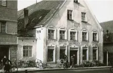  ??  ?? Vor über 40 Jahren zog das Familienun­ternehmen Zach von der Mindelheim­er Straße (unser Bild) in die Bahnhofstr­aße um, wo jetzt das 190-jährige Firmenjubi­läum gefeiert wird.