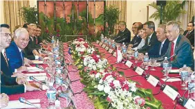  ??  ?? Najib sitting across Lee with their respective delegation­s during the retreat meeting yesterday.