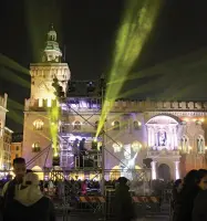  ??  ?? La festa in piazza di Capodanno dell’anno scorso