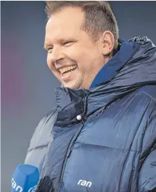  ?? FOTO: MARKUS FISCHER/IMAGO IMAGES ?? Bester Laune angesichts des kommenden Fußballjah­res: Kommentato­r und Glaskugel-Schauer Wolff-Christoph Fuss.