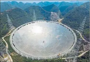  ?? STR / EFE ?? El radioteles­copio, de 500 metros de diámetro, está en el sur de China