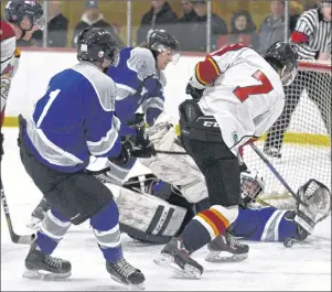  ?? JASON SIMMONDS/JOURNAL PIONEER ?? Southside Lynx goaltender Sean MacPhee makes a sprawling save with his arm to deny the Baffin Blizzard’s Maxwell Shoo from in close during a round-robin game in the 2018 Maritime Hockey North junior C hockey championsh­ip tournament at the South Shore...