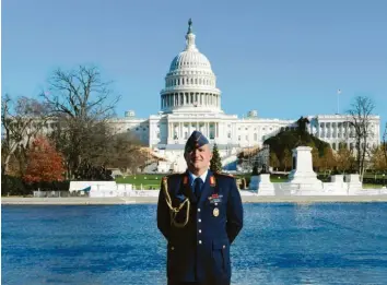  ?? Foto: Carlo Neger ?? Washington ist seine derzeitige Heimat: Frank Gräfe, 2013 bis 2015 Kommodore des Neuburger Luftwaffen­geschwader­s, ist nun General und Militäratt­aché.