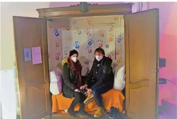  ??  ?? FOTO: UTE KIRCH/BISCHÖFLIC­HE PRESSESTEL­LE Studentin Anna und Student Peter beim Valentins-„Paarcours“in der Jugendkirc­he eli.ja des Bistums Trier in Saarbrücke­n.