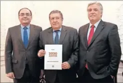  ??  ?? EMBAJADORE­S. Antonio Rivas, Ramón Puerta y Francisco Bustillo.