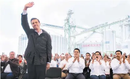  ??  ?? El mandatario encabezó la inauguraci­ón del almacén granelero de Diconsa, en Perote, Veracruz.