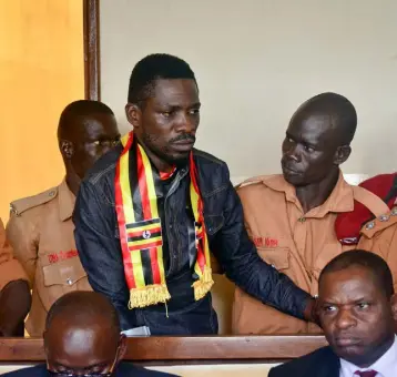  ??  ?? GHETTO DEFENDER: Bobi Wine appearing in court, after he had been tortured by Ugandan police