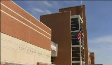  ?? MEDIANEWS GROUP FILE PHOTO ?? An American flag stands on a flagpole at the front entrance to North Penn High School.