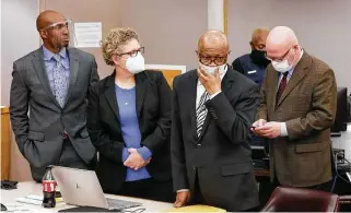  ?? Tom Fox / Associated Press ?? Defendant Billy Chemirmir, second right, stands with, from left, defense attorney Kobby Warren, private investigat­or Tonia Silva and defense attorney Mark Watson on Friday in Dallas.