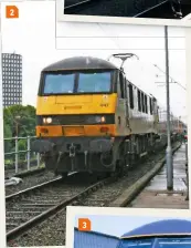  ?? RICHARD FOSTER/MR ?? Left: Freightlin­er’s 90047, still in faded Railfreigh­t grey, arrives at Wembley depot on April 9 2017. The revised position of the TDM connection is visible. 90047 also lacks the gangway rubbing plate and has later-pattern buffers.