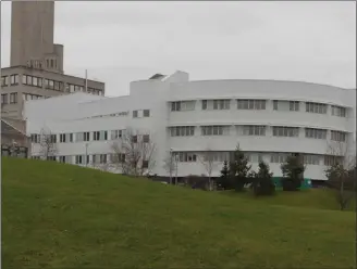  ??  ?? Ninewells Hospital in Dundee, where elderly patient ‘Mrs A’ underwent the kidney surgery