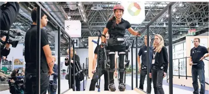  ??  ?? Cybathlon Experience: Show-Wettkämpfe mit Rollstühle­n und robotische­n Exoskelett­en.