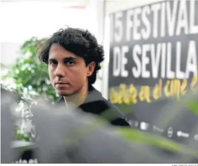  ?? JUAN CARLOS VÁZQUEZ ?? Jonás Trueba, en el pasado Festival de Sevilla. Abajo, Itsaso Arana en ‘La virgen de agosto’.