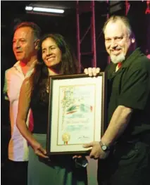  ?? ?? The Buono family of Buono’s Pizzeria was recognized for its culinary contributi­on to Los Angeles. From left, Frank, Teresa and Andrew Buono. Photos by Chris Villanueva