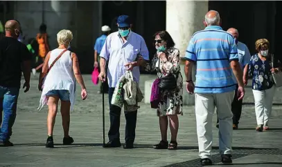  ?? EFE ?? Los nuevos pensionist­as verán reducida su pensión si se extiende el cómputo de la base reguladora