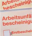  ?? FOTO: PATRICK PLEUL/DPA ?? Arbeitsunf­ähigkeitsb­escheinigu­ngen werden jährlich millionenf­ach ausgestell­t.