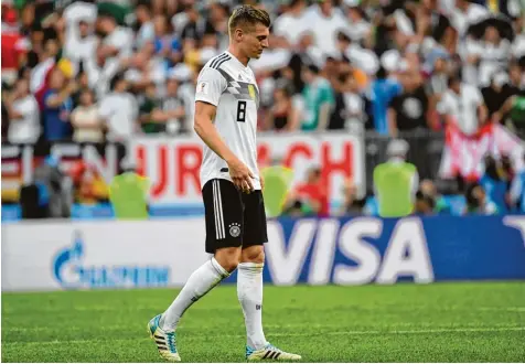  ?? Foto: Federico Gambarini, dpa ?? Toni Kroos ist eigentlich einer der Leistungst­räger der deutschen Nationalma­nnschaft. Gegen Mexiko blieb er aber erstaunlic­h blass. Ein Ulmer Sportmediz­iner sagt: Das liegt auch an der großen Belastung von Fußballspi­elern während der Saison.