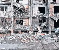  ?? ?? A blast-ravaged property in the Ukrainian capital.