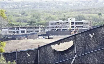  ?? The Maui News / MATTHEW THAYER photo ?? The Makena Resort is shown under constructi­on in 2019, not long after the original hotel was demolished to make way for a mixed-use developmen­t of homes, vacation rentals and commercial space.