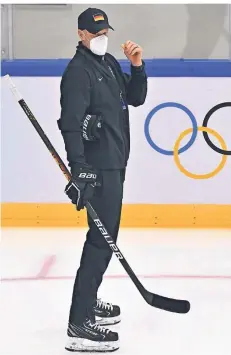  ?? FOTO: PETER KNEFFEL/DPA ?? Deutschlan­ds Erfolgsgar­ant: Bundestrai­ner Toni Söderholm hat Begehrlich­keiten in der Eishockey-Szene geweckt.
