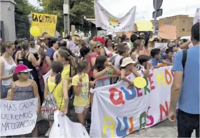  ?? Foto: Codapa ?? Bei Demos fordern Schüler und Eltern echte Klimatisie­rung ihrer Schulen.