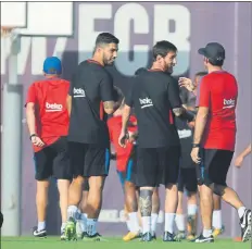  ?? FOTOS: FC BARCELONA ?? Valverde se reencontra­rá hoy con Suárez y Messi. Ayer hubo sesión intensa con Piqué por segundo día y Rakitic de vuelta