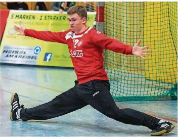  ?? FOTO: RUPPENTHAL ?? Hier kommst du nicht vorbei: Lukas Diedrich, der Torhüter der deutschen Junioren-Handball-Nationalma­nnschaft. macht sich ganz breit. In Merzig bringt er derzeit die Gegner reihenweis­e zur Verzweiflu­ng.