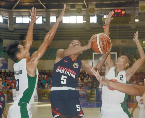  ?? SUNSTAR FILE ?? BACK AT IT. Cebu’s best U21 players will again face each other for the P500,000 top prize in Season 3 of the Governor’s Cup basketball tournament.