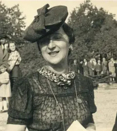  ?? FOTO: STADTARCHI­V GERA ?? Florence Singewald-Lewinsky sang am Neuen Operetten-Theater in Gera. 1937 zog sie nach Erfurt. Das Foto entstand um 1950.