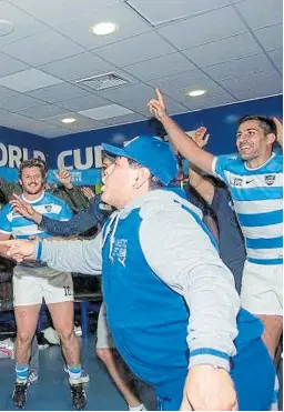  ?? Uar ?? Maradona festejando un triunfo con los Pumas