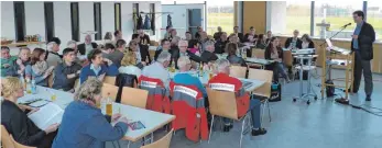  ?? FOTO: BAUCH ?? Rund 65 Teilnehmer haben an der Veranstalt­ung „Unser Ort in Fahrt“der Leader-Aktionsgru­ppe Jagstregio­n in Adelmannsf­elden teilgenomm­en.