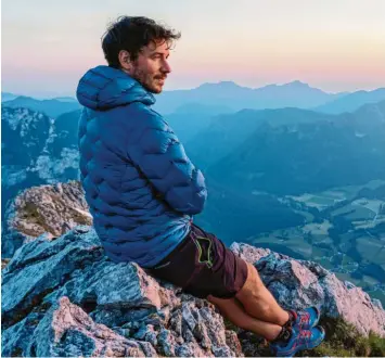  ?? Foto: National Geographic Verlag/Bernd Ritschel ?? Felix Neureuther setzt sich für mehr Nachhaltig­keit im Umgang mit der Natur ein. Dabei nimmt der ehemalige Slalom‰Spezialist auch den Skisport nicht von seiner Kritik aus.