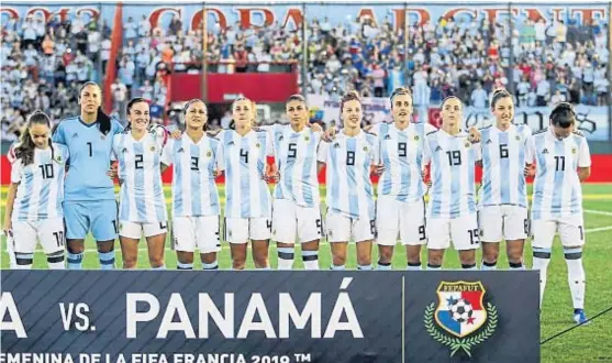  ?? (AP) ?? Estadio lleno. Argentina enfrentó a Panamá ante casi 12 mil personas en la cancha de Arsenal por el repechaje mundialist­a en noviembre pasado.